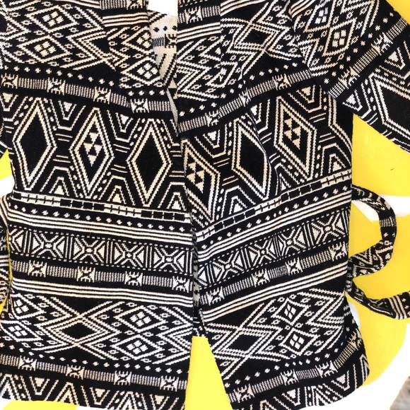 🆕 H&M White and Black Tribal Print Cardigan - Picture 2 of 5
